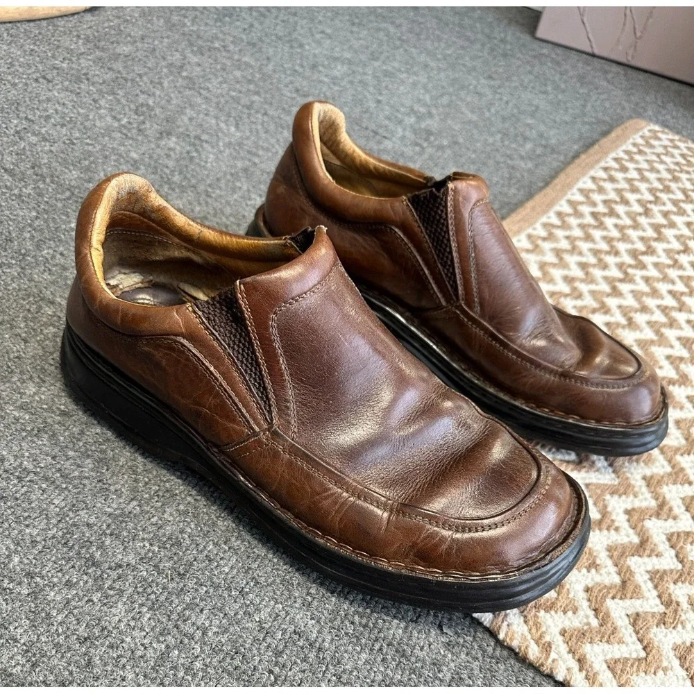 Born Børn Mens Sz 10.5 Leather Loafers Brown Casual Slip On Shoes Y2K B6093